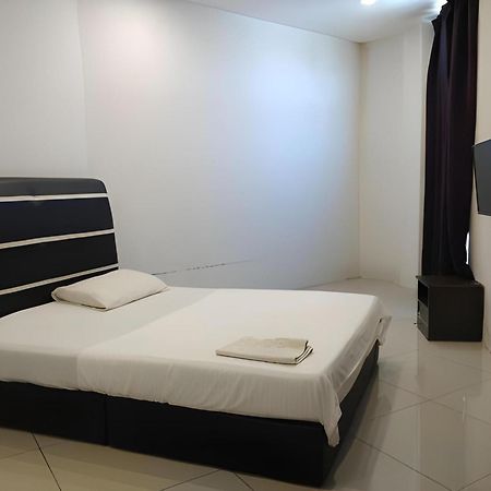Oyo 90995 Hotel Nk Impian Seri Iskandar Ngoại thất bức ảnh