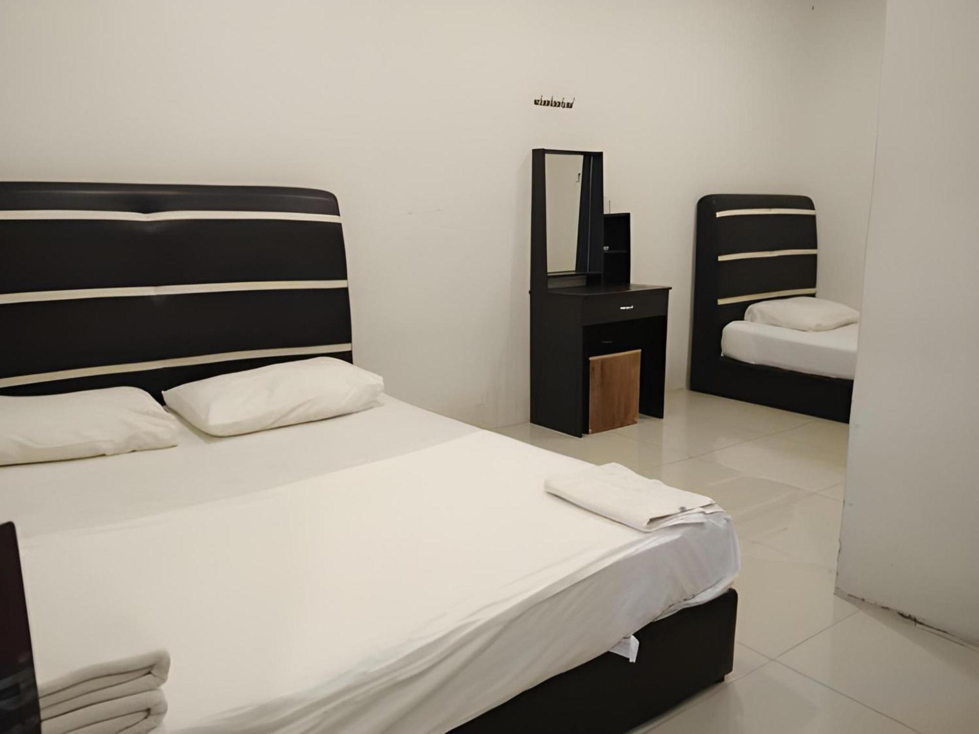 Oyo 90995 Hotel Nk Impian Seri Iskandar Ngoại thất bức ảnh