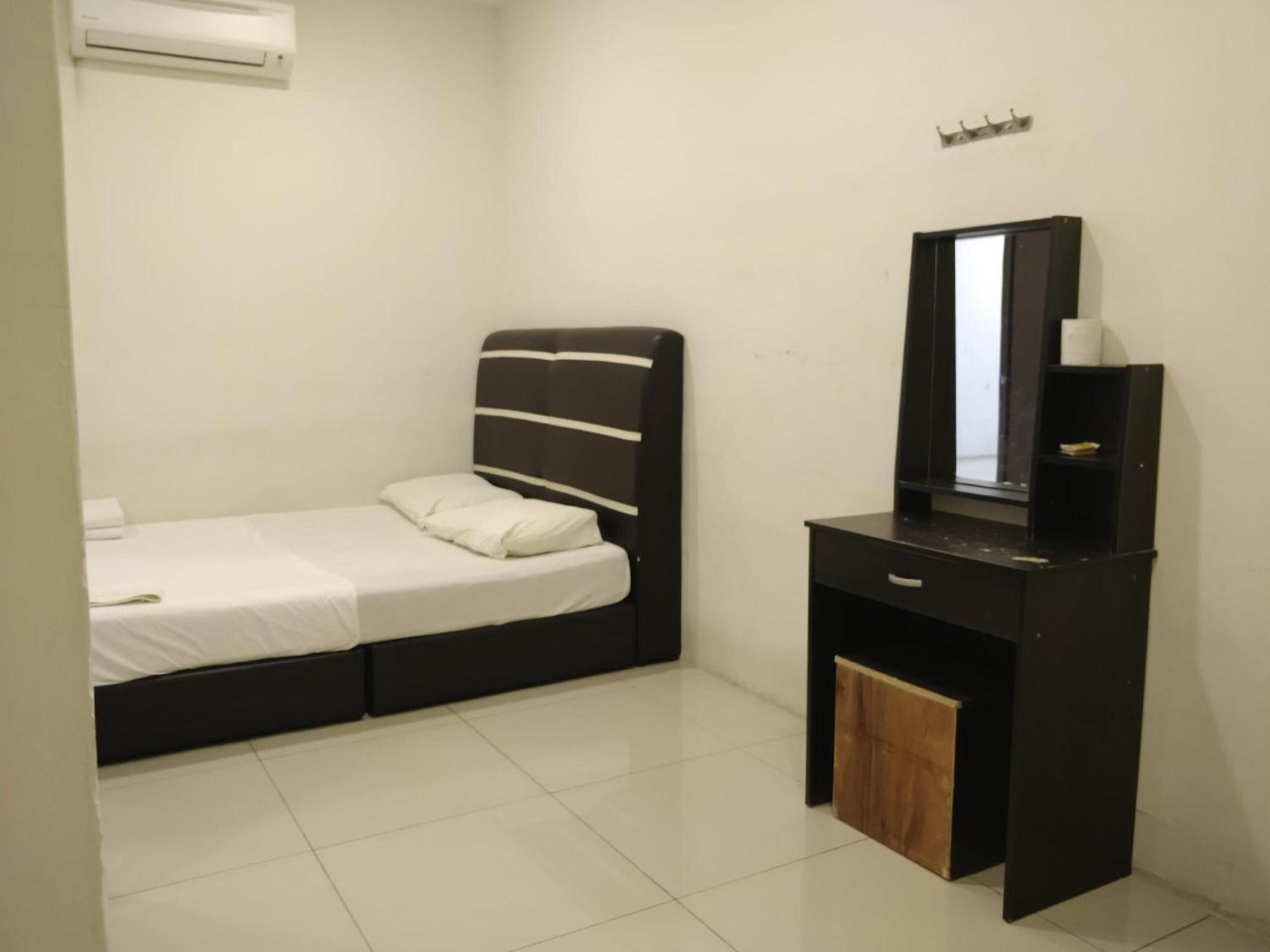 Oyo 90995 Hotel Nk Impian Seri Iskandar Ngoại thất bức ảnh