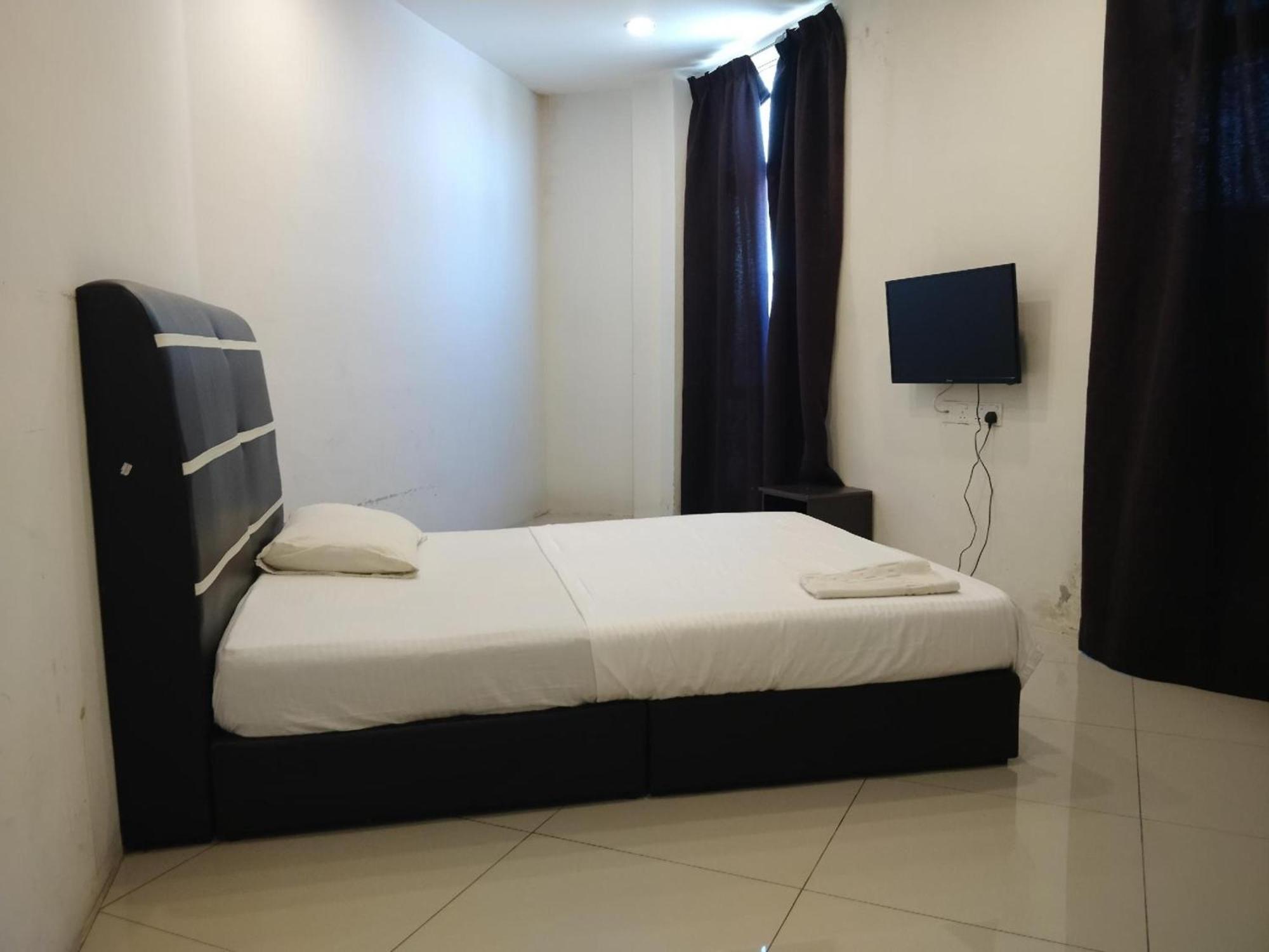 Oyo 90995 Hotel Nk Impian Seri Iskandar Ngoại thất bức ảnh
